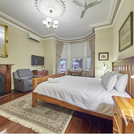 West Perth 아룬델's 부티크 어코모데이션 B&B 외부 사진