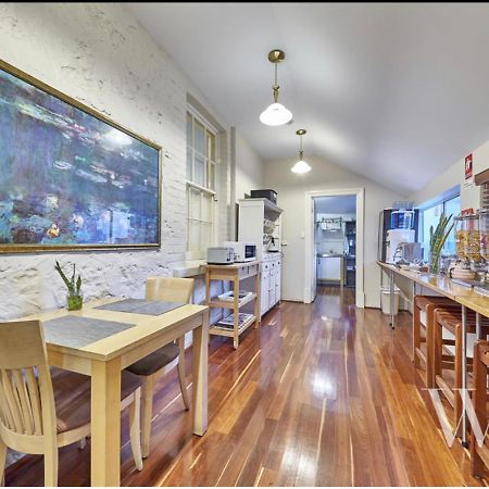 West Perth 아룬델's 부티크 어코모데이션 B&B 외부 사진