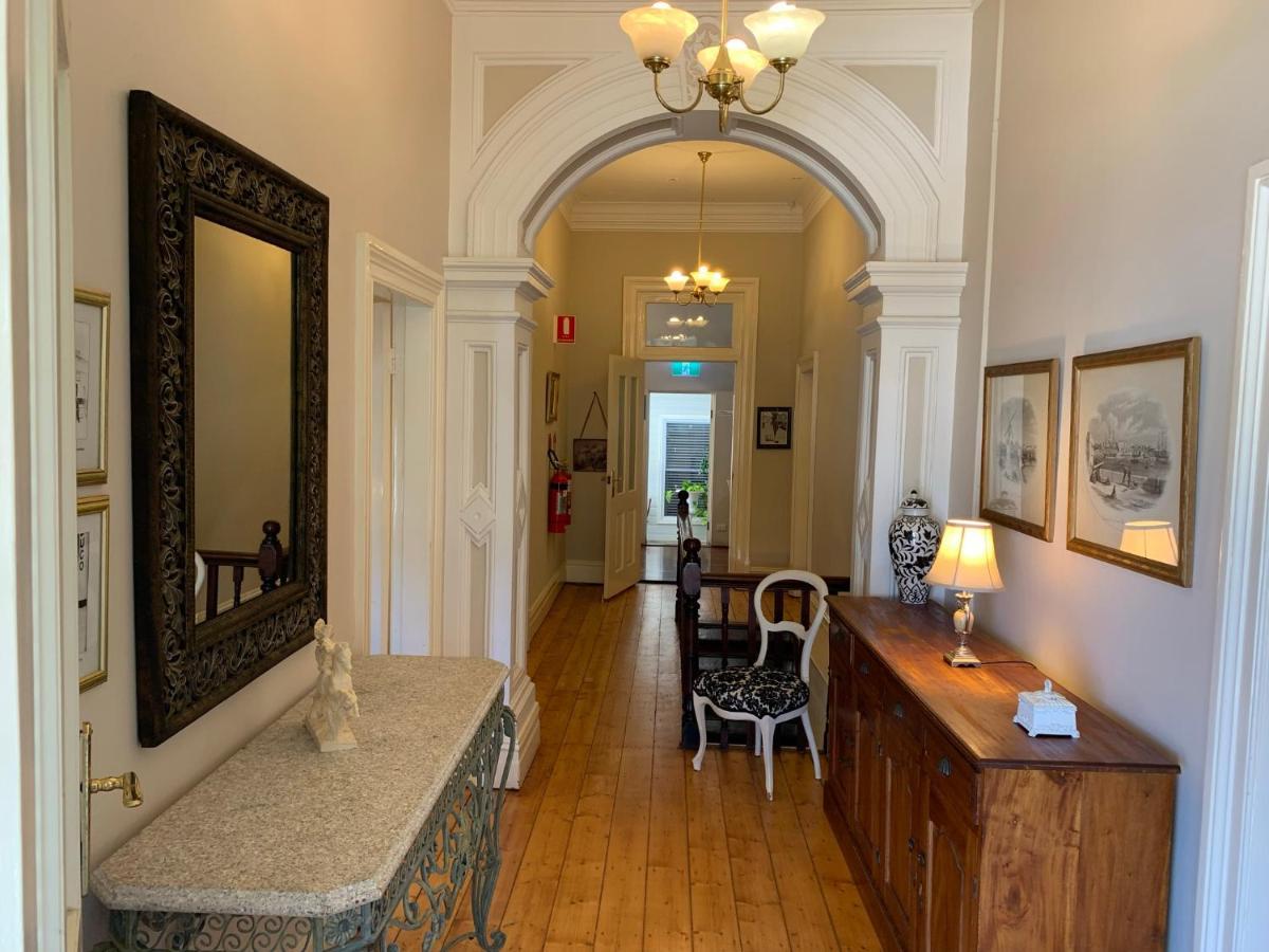 West Perth 아룬델's 부티크 어코모데이션 B&B 외부 사진