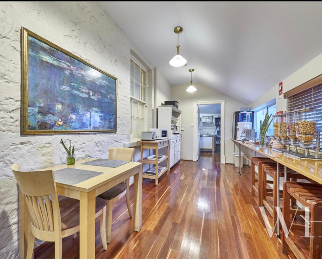 West Perth 아룬델's 부티크 어코모데이션 B&B 외부 사진