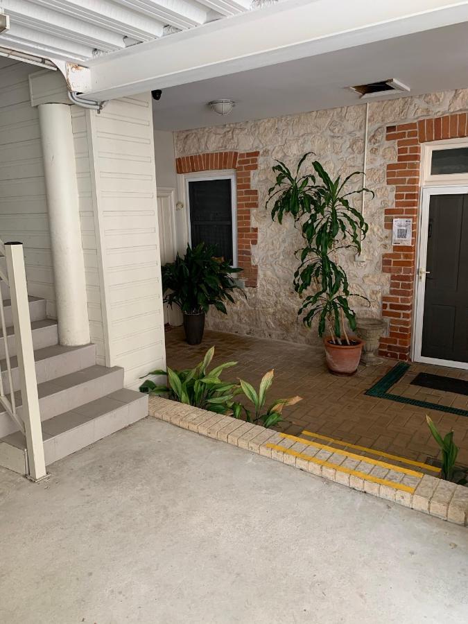 West Perth 아룬델's 부티크 어코모데이션 B&B 외부 사진
