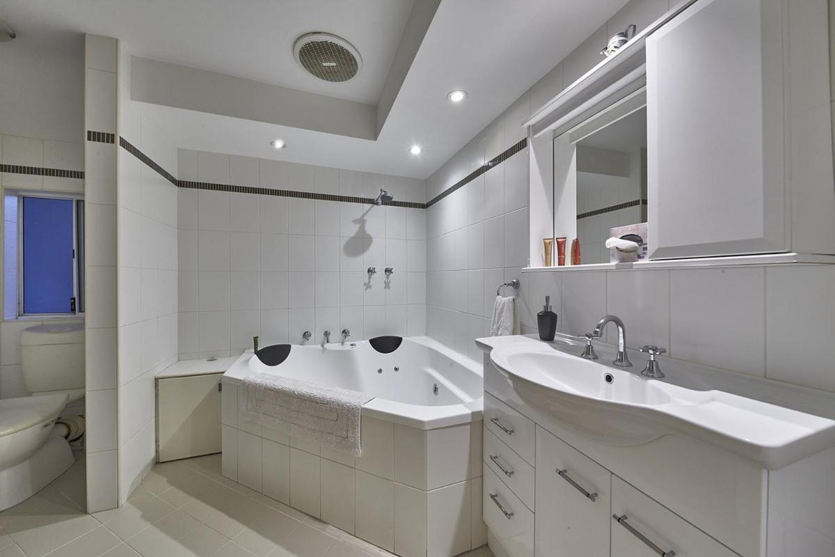 West Perth 아룬델's 부티크 어코모데이션 B&B 외부 사진