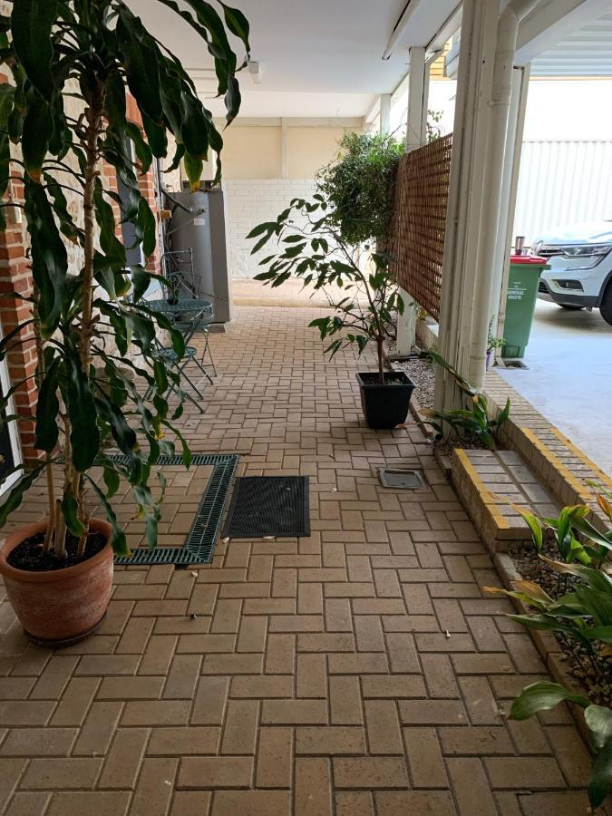 West Perth 아룬델's 부티크 어코모데이션 B&B 외부 사진