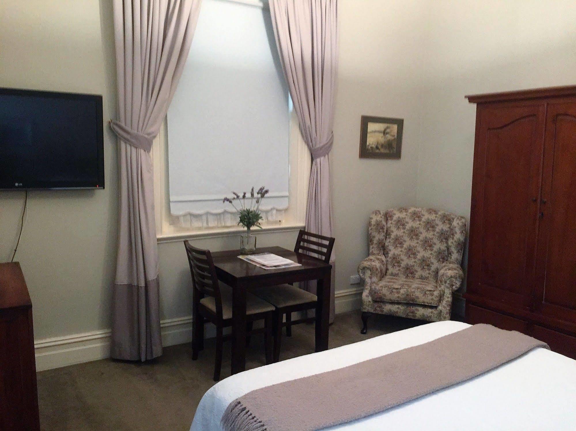 West Perth 아룬델's 부티크 어코모데이션 B&B 외부 사진