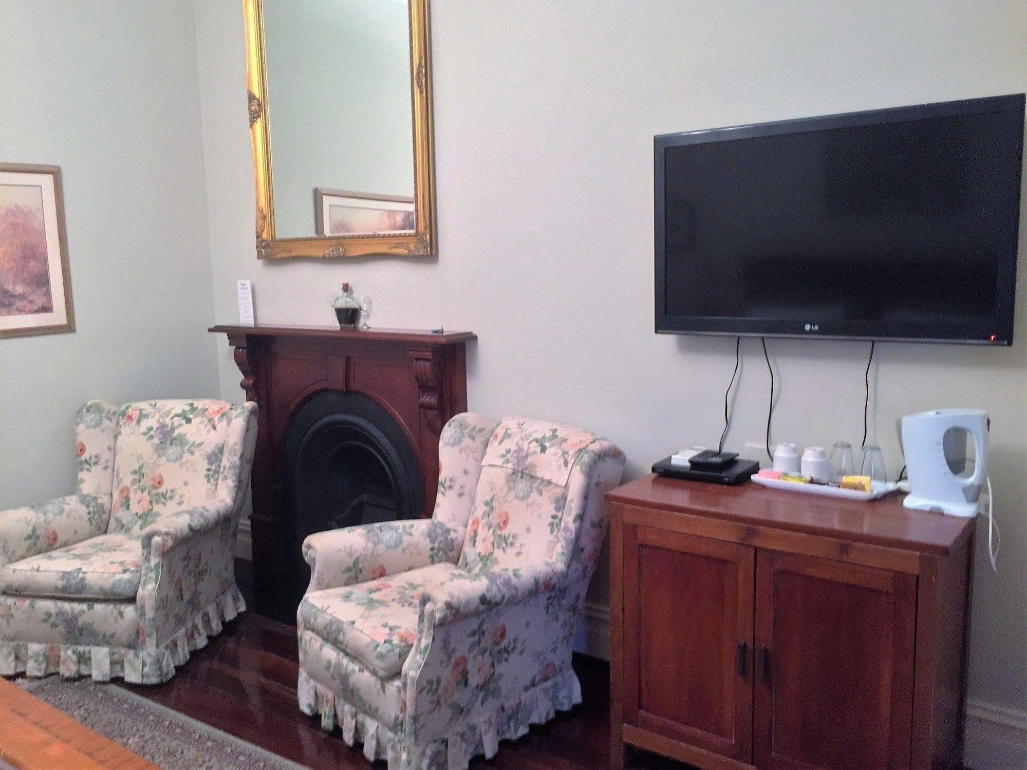 West Perth 아룬델's 부티크 어코모데이션 B&B 외부 사진