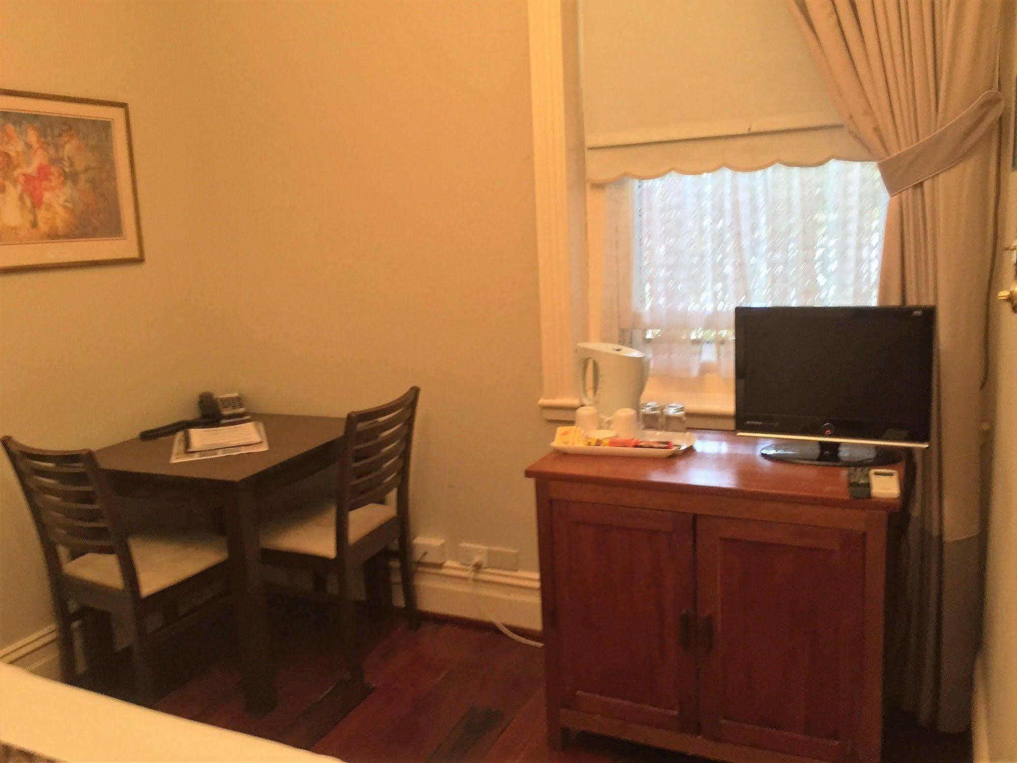 West Perth 아룬델's 부티크 어코모데이션 B&B 외부 사진