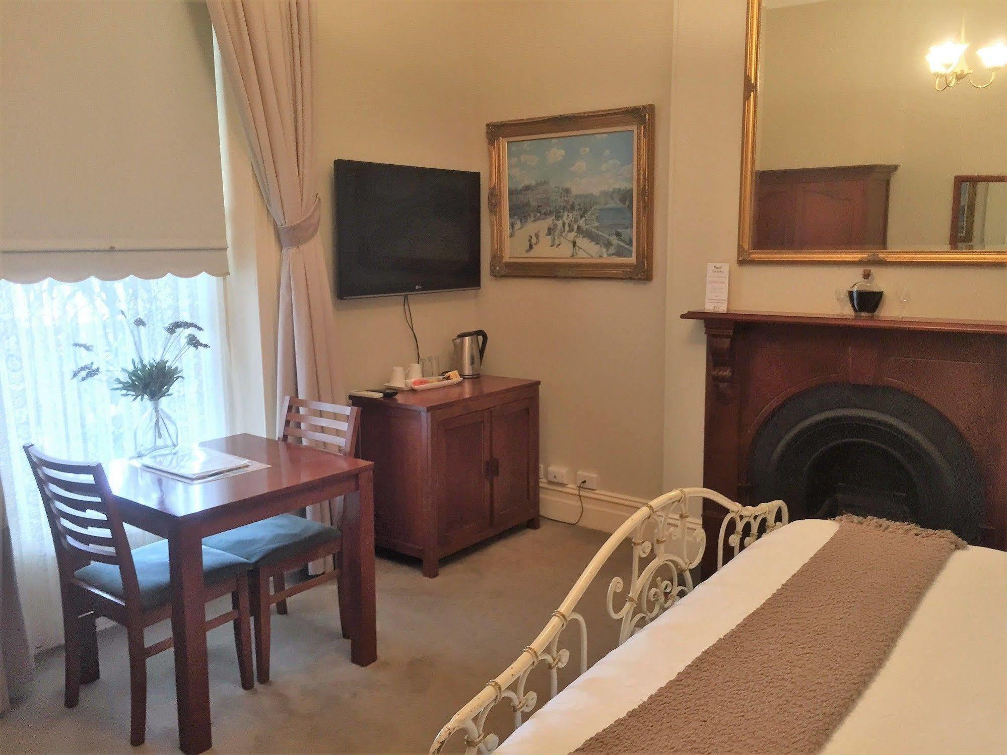 West Perth 아룬델's 부티크 어코모데이션 B&B 외부 사진