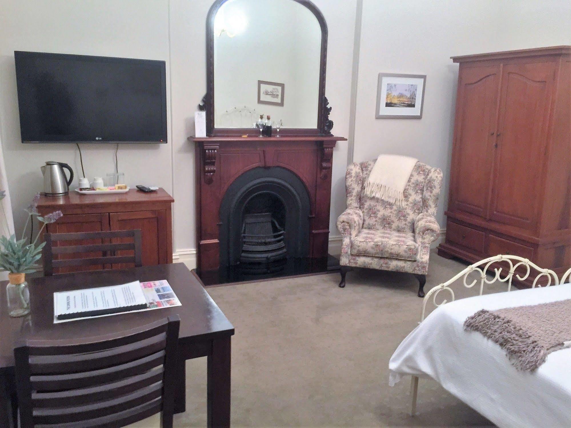 West Perth 아룬델's 부티크 어코모데이션 B&B 외부 사진