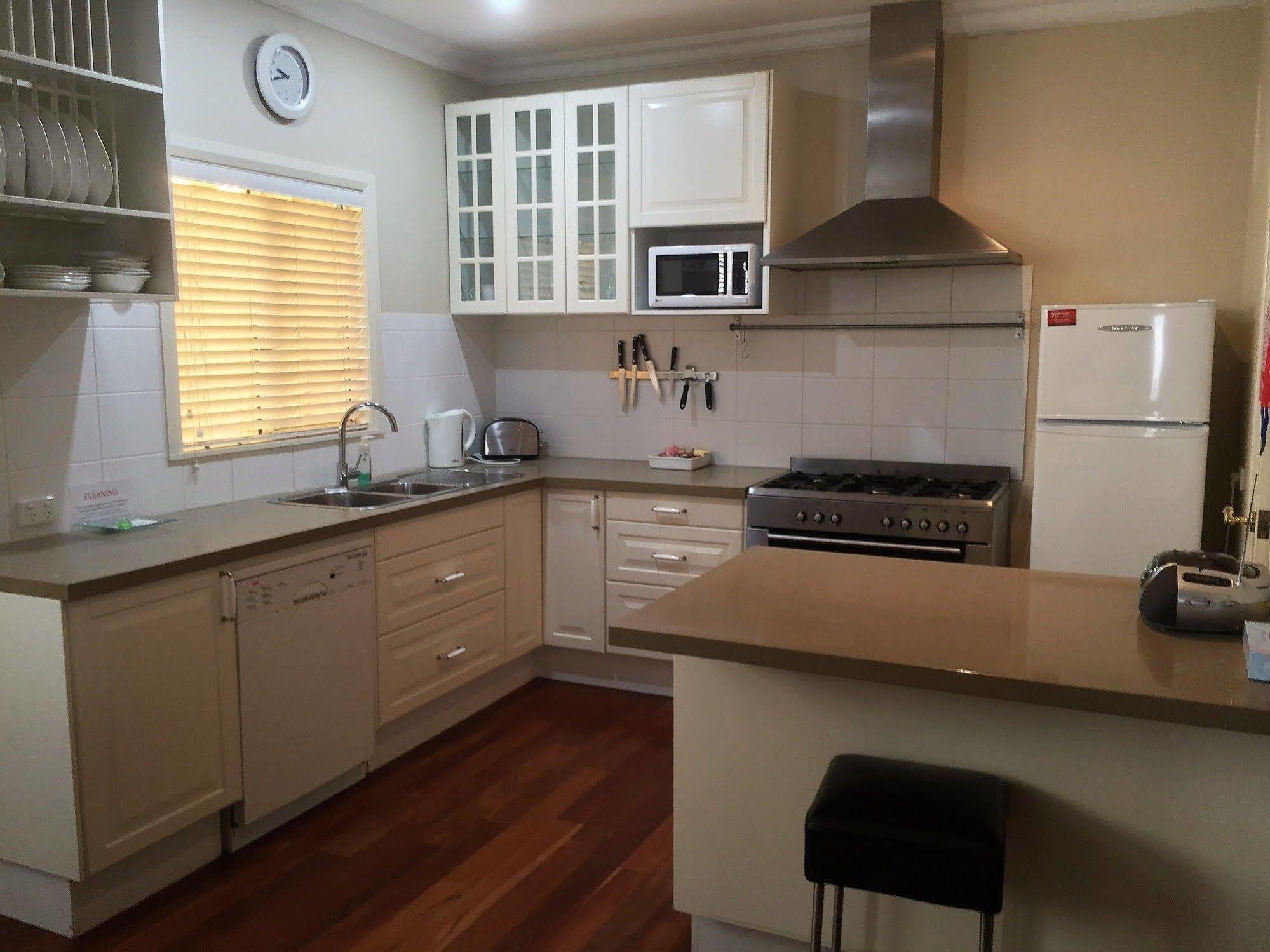 West Perth 아룬델's 부티크 어코모데이션 B&B 외부 사진