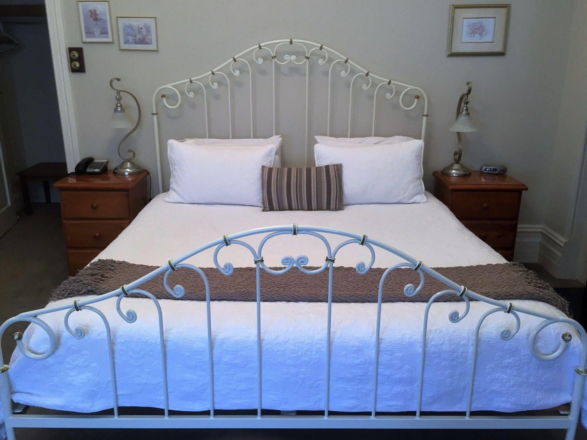 West Perth 아룬델's 부티크 어코모데이션 B&B 외부 사진